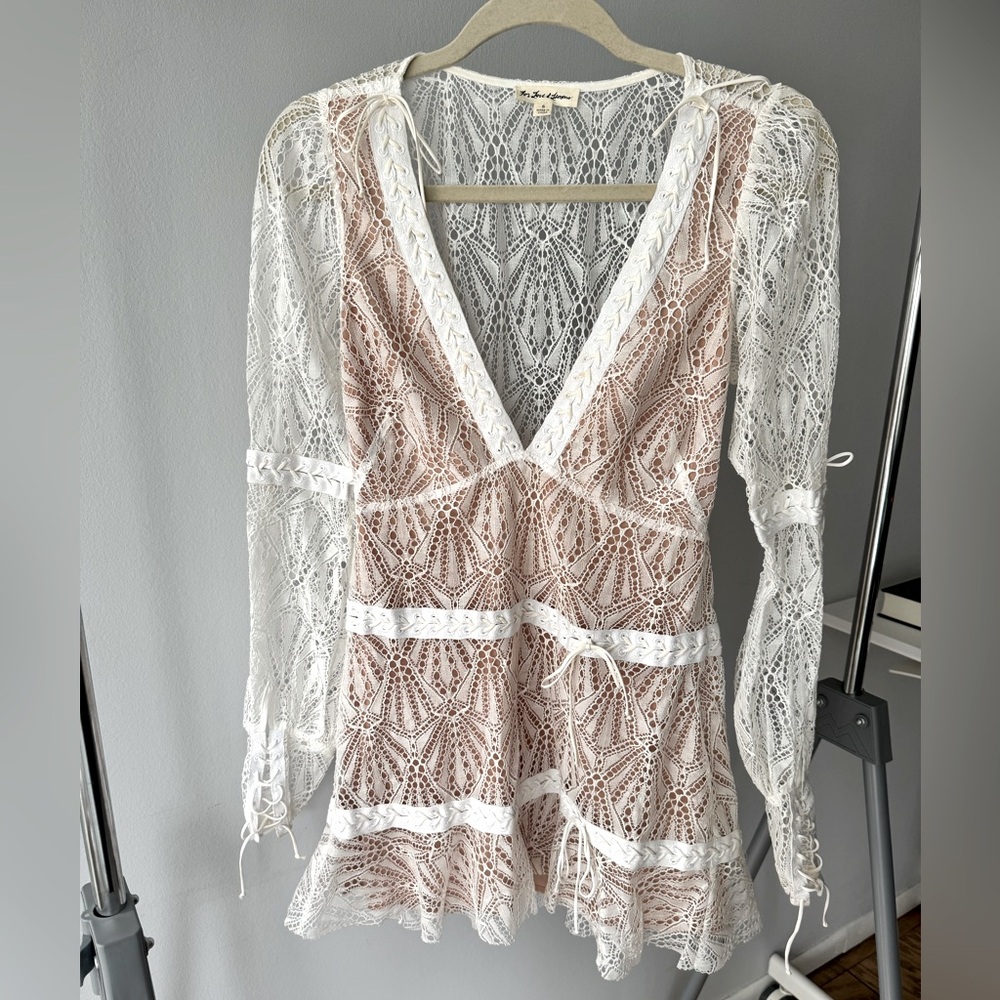 LIKE NEW FOR LOVE & LEMONS WHITE LACE LONG SLEEVE MINI DRESS SZ SMALL